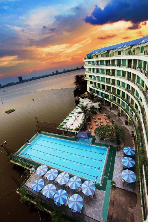 THE HANOI CLUB HOTEL & LAKE PALAIS RESIDENCES