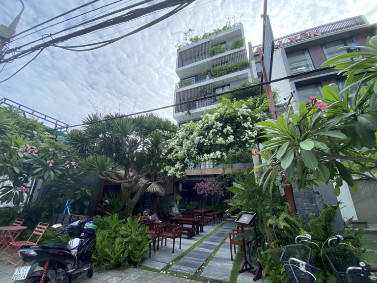 K House and Apartment